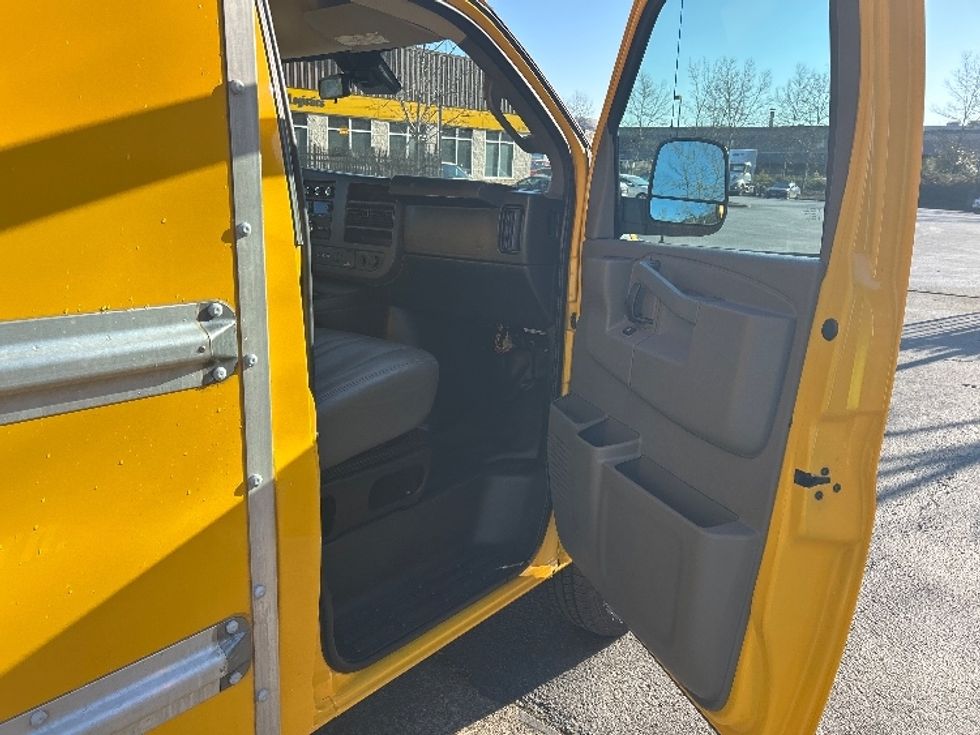 Light Duty Box Truck-Light and Medium Duty Trucks-GMC-2021-Savana G33503-Portland-OR-103,728\n\t\tmiles-$ 27,250 - Image 19