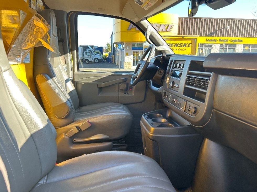 Light Duty Box Truck-Light and Medium Duty Trucks-GMC-2021-Savana G33503-Portland-OR-103,728\n\t\tmiles-$ 27,250 - Image 21