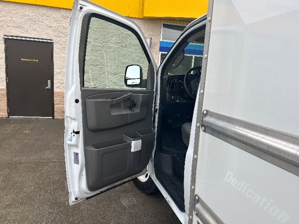Light Duty Box Truck-Light and Medium Duty Trucks-GMC-2021-Savana G33503-Portland-OR-115,066\n\t\tmiles-$ 28,500 - Image 15