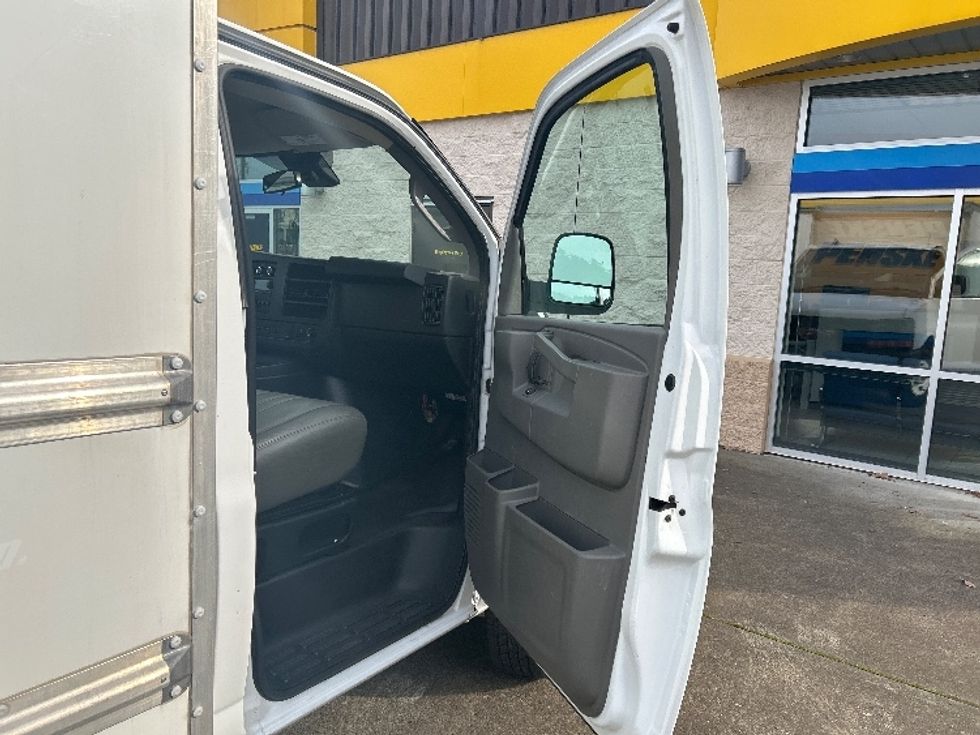 Light Duty Box Truck-Light and Medium Duty Trucks-GMC-2021-Savana G33503-Portland-OR-115,066\n\t\tmiles-$ 28,500 - Image 20