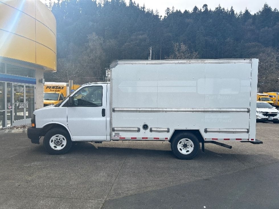Light Duty Box Truck-Light and Medium Duty Trucks-GMC-2021-Savana G33503-Portland-OR-115,066\n\t\tmiles-$ 28,500 - Image 4