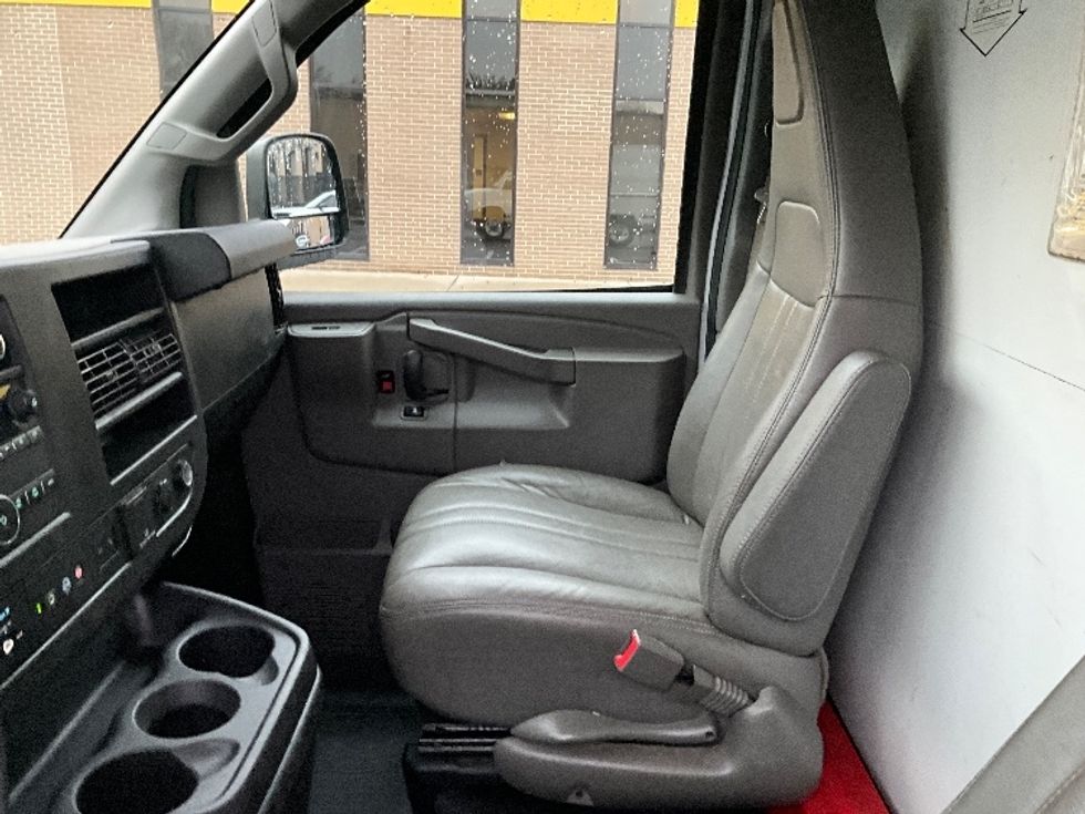 Light Duty Box Truck-Light and Medium Duty Trucks-GMC-2021-Savana G33503-Reading-PA-90,953\n\t\tmiles-$ 29,000 - Image 18