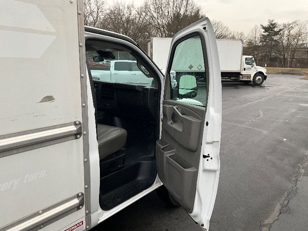 Light Duty Box Truck-Light and Medium Duty Trucks-GMC-2021-Savana G33503-Reading-PA-90,953\n\t\tmiles-$ 29,000 - Image 19