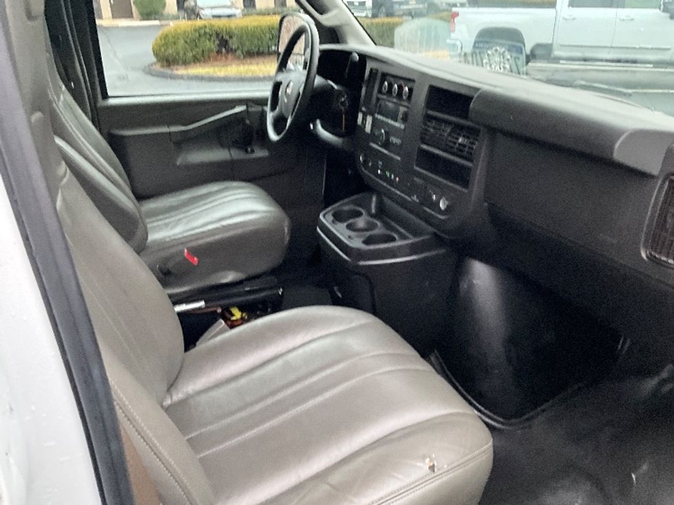 Light Duty Box Truck-Light and Medium Duty Trucks-GMC-2021-Savana G33503-Reading-PA-90,953\n\t\tmiles-$ 29,000 - Image 21