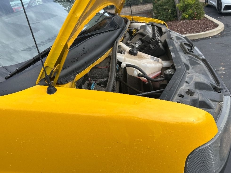 Light Duty Box Truck-Light and Medium Duty Trucks-GMC-2021-Savana G33503-Sacramento-CA-123,593\n\t\tmiles-$ 24,750 - Image 23