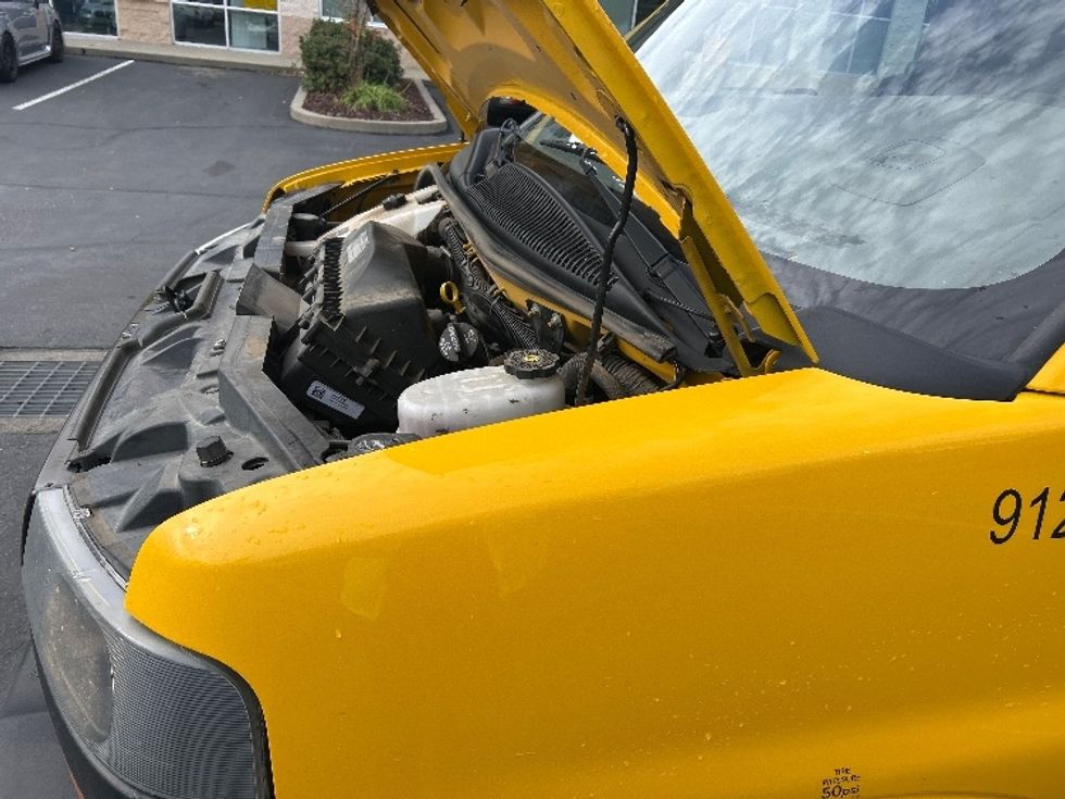 Light Duty Box Truck-Light and Medium Duty Trucks-GMC-2021-Savana G33503-Sacramento-CA-123,593\n\t\tmiles-$ 24,750 - Image 24