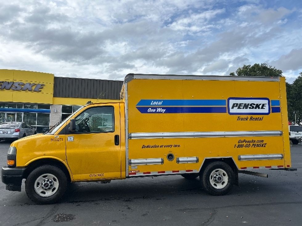 Light Duty Box Truck-Light and Medium Duty Trucks-GMC-2021-Savana G33503-Sacramento-CA-123,593\n\t\tmiles-$ 24,750 - Image 4