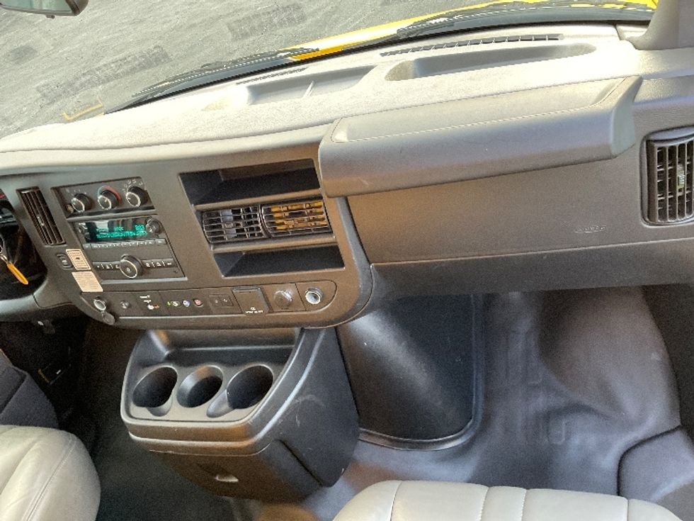 Light Duty Box Truck-Light and Medium Duty Trucks-GMC-2021-Savana G33503-Saint Petersburg-FL-110,558\n\t\tmiles-$ 26,250 - Image 21