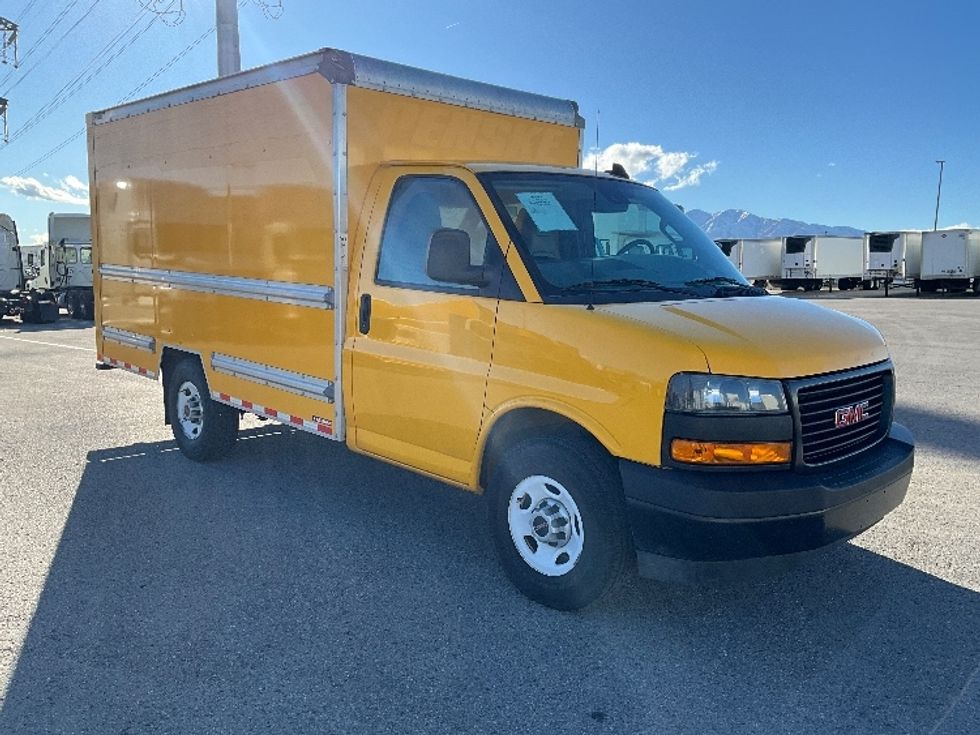 Light Duty Box Truck-Light and Medium Duty Trucks-GMC-2021-Savana G33503-Salt Lake City-UT-114,511\n\t\tmiles-$ 25,250 - Image 1