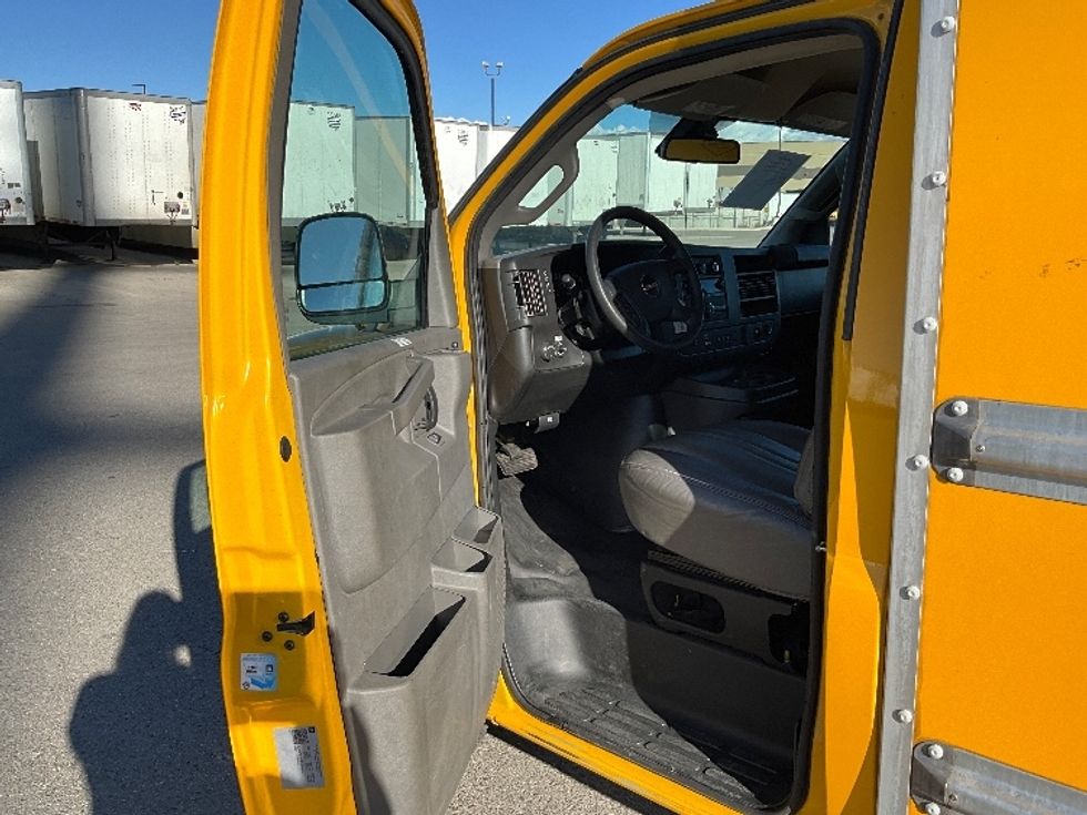 Light Duty Box Truck-Light and Medium Duty Trucks-GMC-2021-Savana G33503-Salt Lake City-UT-114,511\n\t\tmiles-$ 25,250 - Image 16