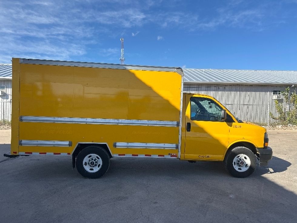 Light Duty Box Truck-Light and Medium Duty Trucks-GMC-2021-Savana G33503-San Antonio-TX-110,003\n\t\tmiles-$ 25,250 - Image 14