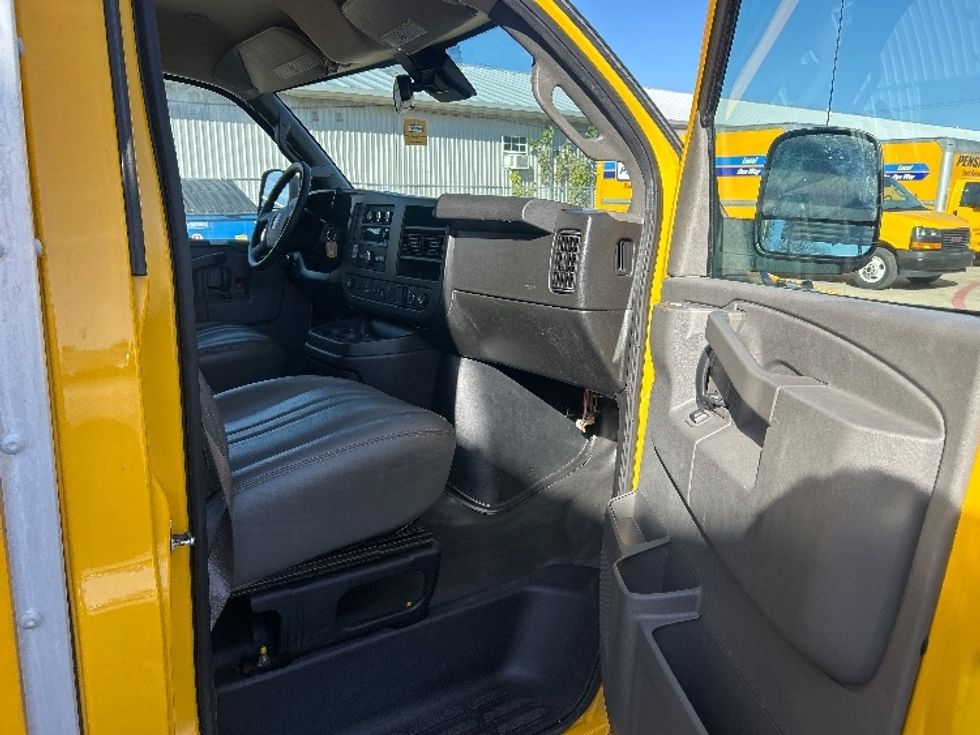 Light Duty Box Truck-Light and Medium Duty Trucks-GMC-2021-Savana G33503-San Antonio-TX-110,003\n\t\tmiles-$ 25,250 - Image 19