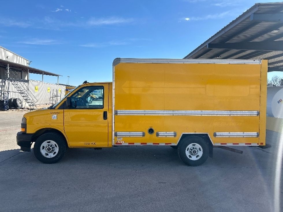 Light Duty Box Truck-Light and Medium Duty Trucks-GMC-2021-Savana G33503-San Antonio-TX-110,003\n\t\tmiles-$ 25,250 - Image 4