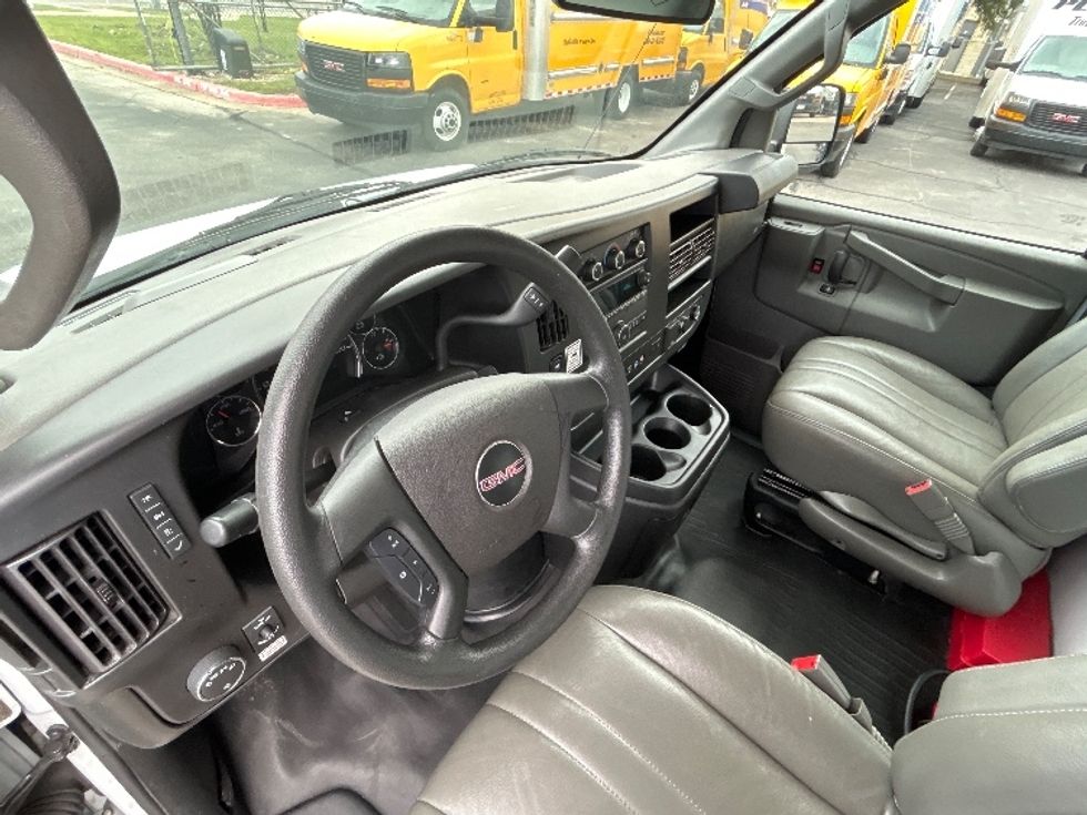 Light Duty Box Truck-Light and Medium Duty Trucks-GMC-2021-Savana G33503-San Antonio-TX-111,941\n\t\tmiles-$ 27,500 - Image 16