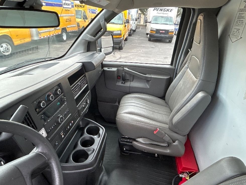 Light Duty Box Truck-Light and Medium Duty Trucks-GMC-2021-Savana G33503-San Antonio-TX-111,941\n\t\tmiles-$ 27,500 - Image 18