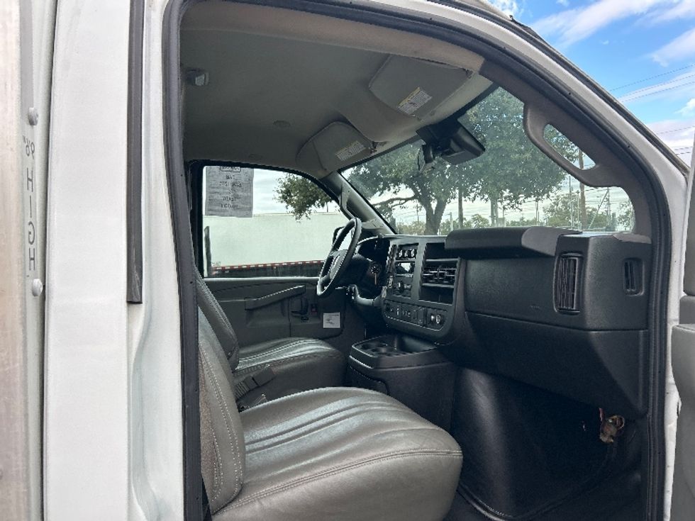 Light Duty Box Truck-Light and Medium Duty Trucks-GMC-2021-Savana G33503-San Antonio-TX-111,941\n\t\tmiles-$ 27,500 - Image 19