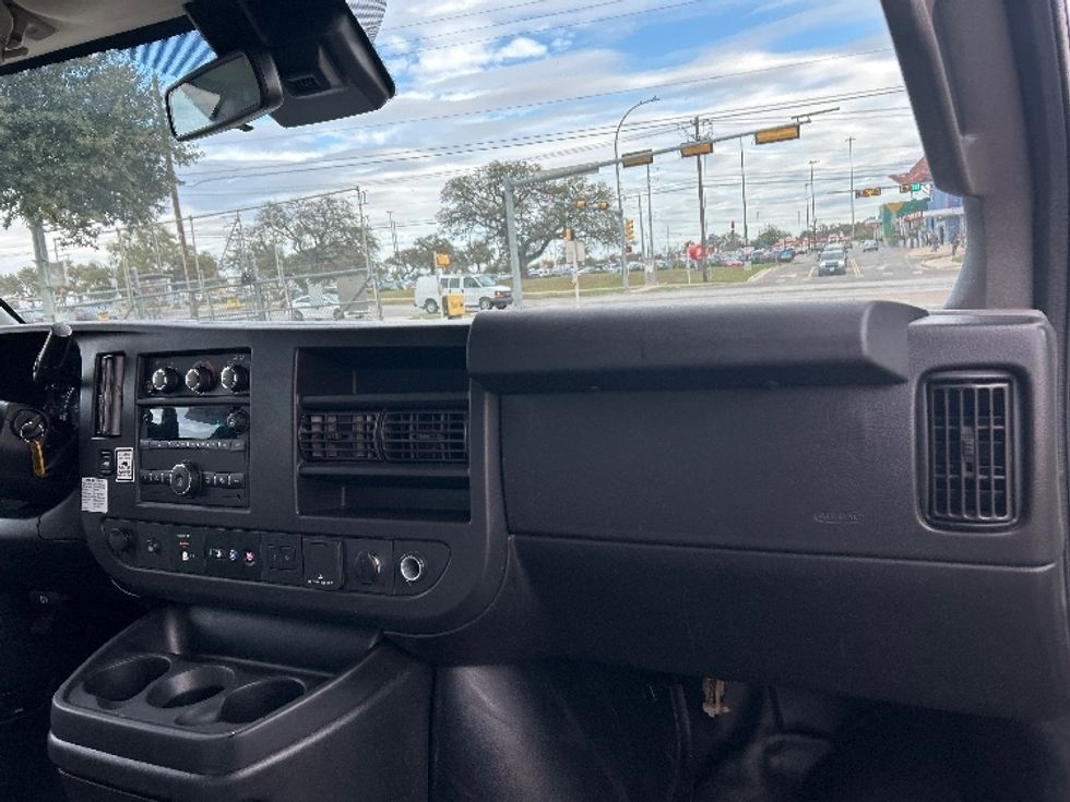 Light Duty Box Truck-Light and Medium Duty Trucks-GMC-2021-Savana G33503-San Antonio-TX-111,941\n\t\tmiles-$ 27,500 - Image 20