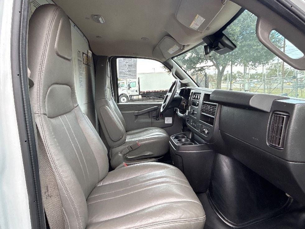 Light Duty Box Truck-Light and Medium Duty Trucks-GMC-2021-Savana G33503-San Antonio-TX-111,941\n\t\tmiles-$ 27,500 - Image 21