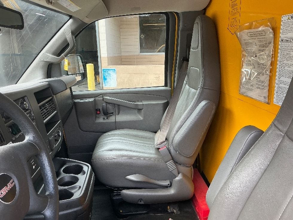 Light Duty Box Truck-Light and Medium Duty Trucks-GMC-2021-Savana G33503-San Diego-CA-115,291\n\t\tmiles-$ 24,750 - Image 19