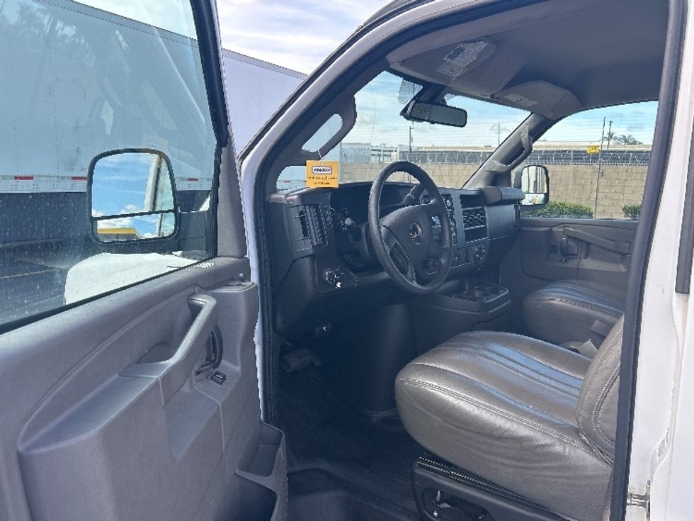 Light Duty Box Truck-Light and Medium Duty Trucks-GMC-2021-Savana G33503-Santa Ana-CA-56,348\n\t\tmiles-$ 33,000 - Image 16
