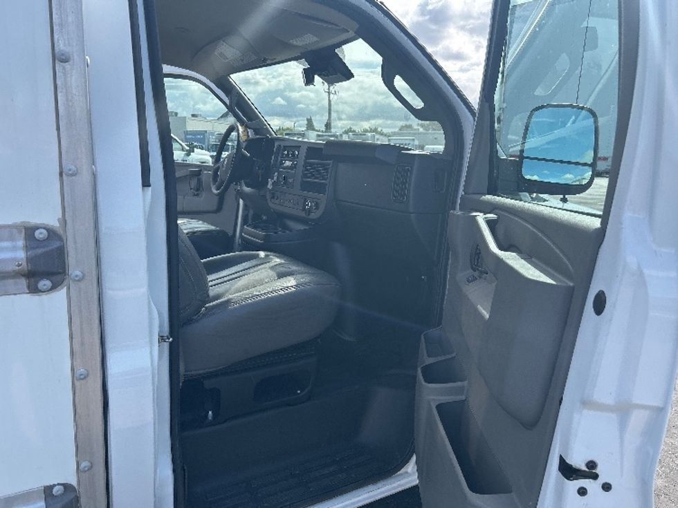 Light Duty Box Truck-Light and Medium Duty Trucks-GMC-2021-Savana G33503-Santa Ana-CA-56,348\n\t\tmiles-$ 33,000 - Image 20