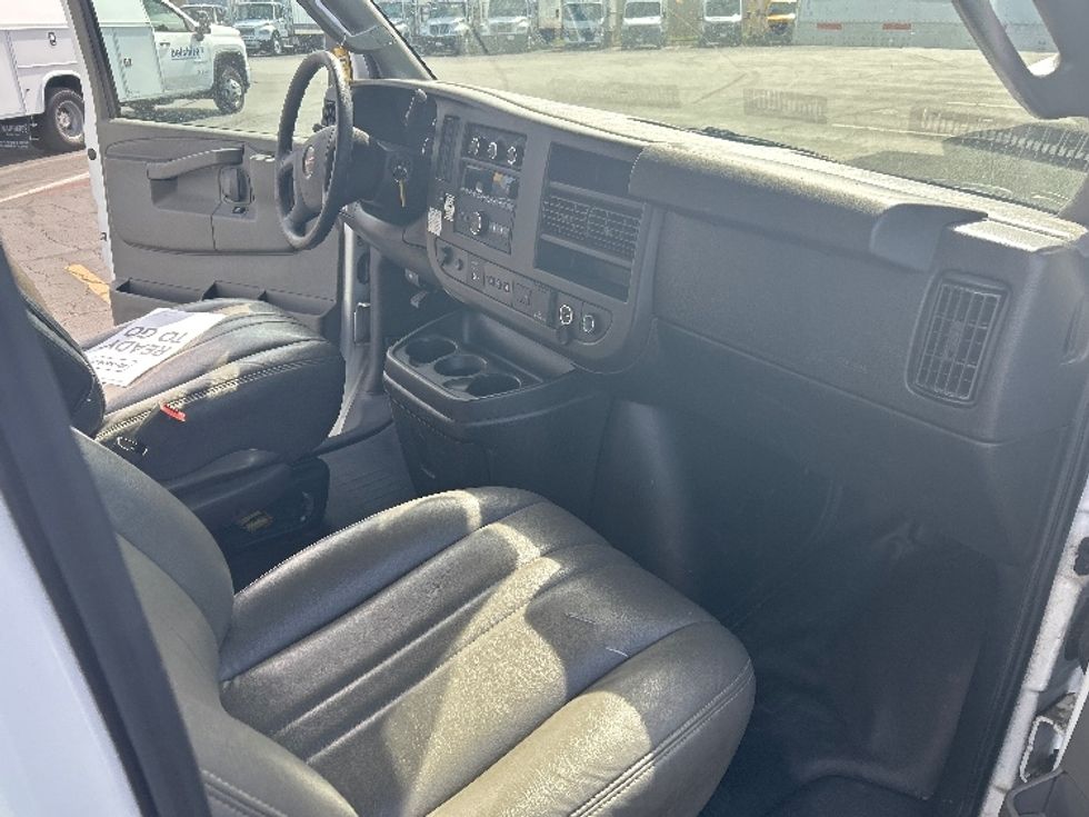 Light Duty Box Truck-Light and Medium Duty Trucks-GMC-2021-Savana G33503-Santa Ana-CA-56,348\n\t\tmiles-$ 33,000 - Image 21