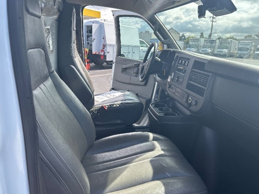 Light Duty Box Truck-Light and Medium Duty Trucks-GMC-2021-Savana G33503-Santa Ana-CA-56,348\n\t\tmiles-$ 33,000 - Image 22
