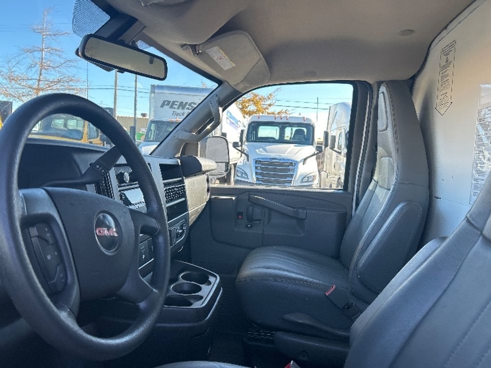 Light Duty Box Truck-Light and Medium Duty Trucks-GMC-2021-Savana G33503-Santa Maria-CA-117,946\n\t\tmiles-$ 28,000 - Image 19