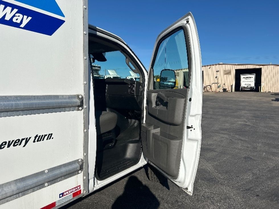 Light Duty Box Truck-Light and Medium Duty Trucks-GMC-2021-Savana G33503-Santa Maria-CA-117,946\n\t\tmiles-$ 28,000 - Image 20