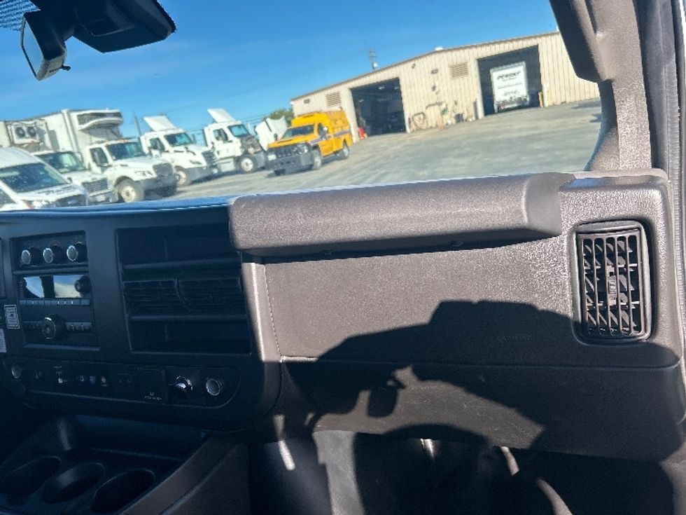 Light Duty Box Truck-Light and Medium Duty Trucks-GMC-2021-Savana G33503-Santa Maria-CA-117,946\n\t\tmiles-$ 28,000 - Image 21