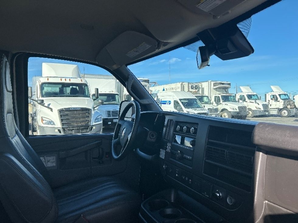 Light Duty Box Truck-Light and Medium Duty Trucks-GMC-2021-Savana G33503-Santa Maria-CA-117,946\n\t\tmiles-$ 28,000 - Image 22