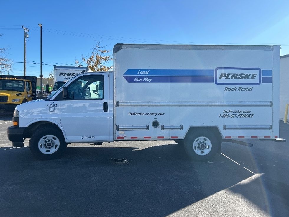 Light Duty Box Truck-Light and Medium Duty Trucks-GMC-2021-Savana G33503-Santa Maria-CA-117,946\n\t\tmiles-$ 28,000 - Image 4