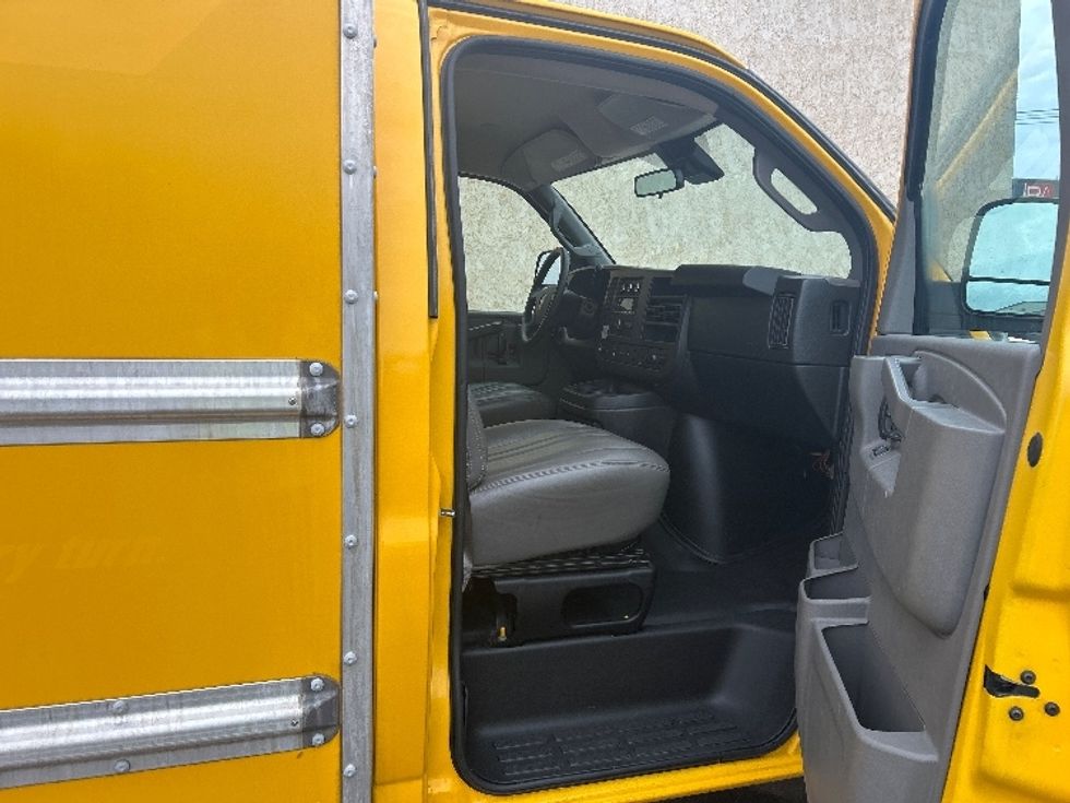Light Duty Box Truck-Light and Medium Duty Trucks-GMC-2021-Savana G33503-Sioux Falls-SD-114,981\n\t\tmiles-$ 24,500 - Image 20
