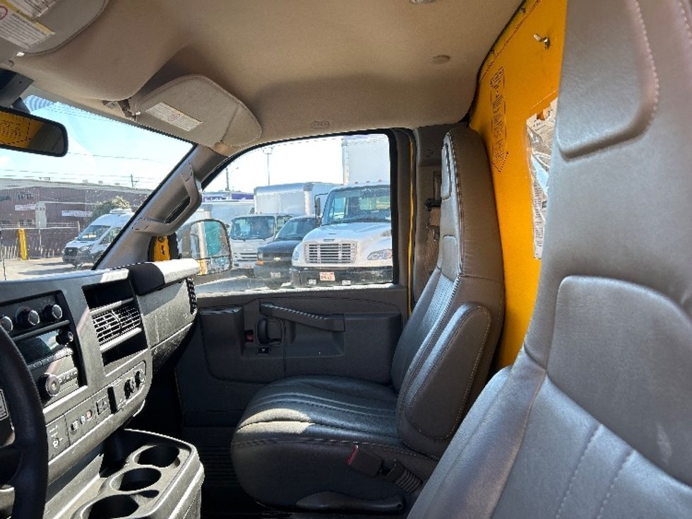 Light Duty Box Truck-Light and Medium Duty Trucks-GMC-2021-Savana G33503-South San Francisco-CA-119,451\n\t\tmiles-$ 25,250 - Image 18