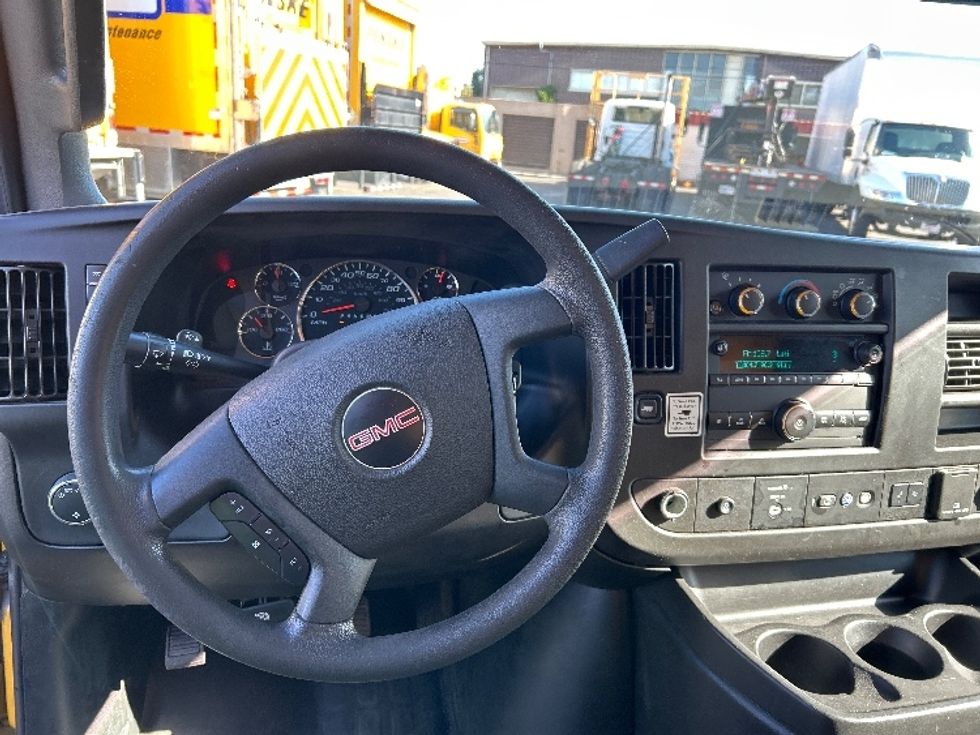 Light Duty Box Truck-Light and Medium Duty Trucks-GMC-2021-Savana G33503-South San Francisco-CA-119,451\n\t\tmiles-$ 25,250 - Image 17