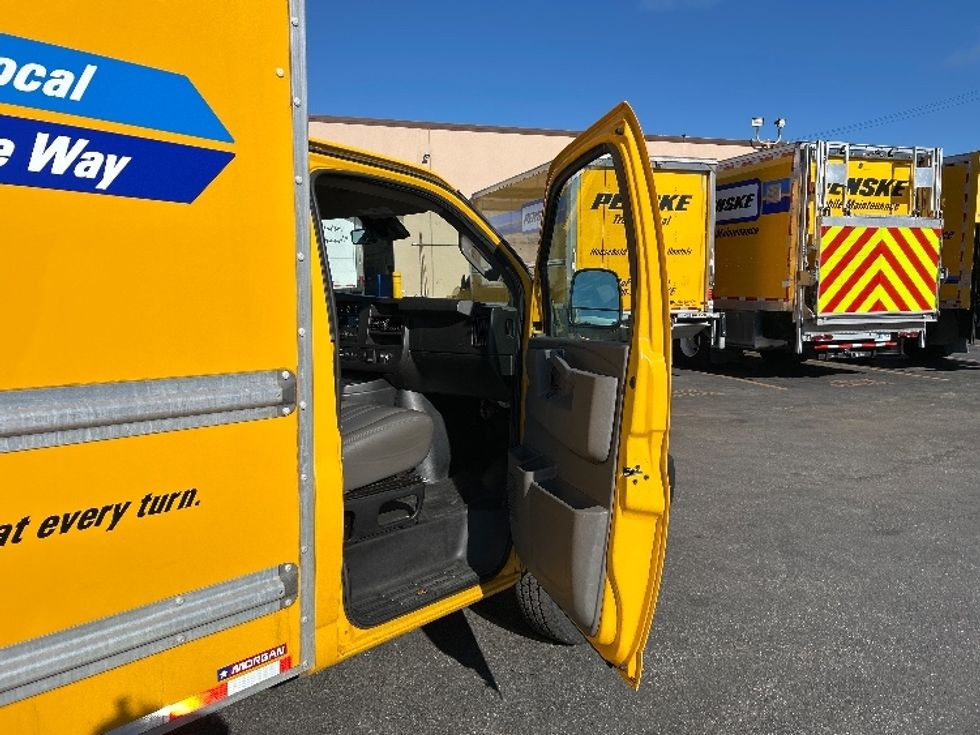 Light Duty Box Truck-Light and Medium Duty Trucks-GMC-2021-Savana G33503-South San Francisco-CA-119,451\n\t\tmiles-$ 25,250 - Image 19