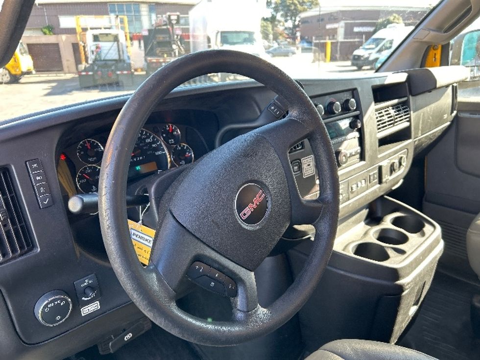 Light Duty Box Truck-Light and Medium Duty Trucks-GMC-2021-Savana G33503-South San Francisco-CA-119,451\n\t\tmiles-$ 25,250 - Image 16