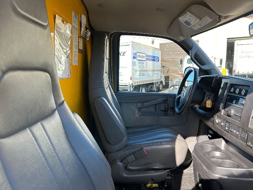 Light Duty Box Truck-Light and Medium Duty Trucks-GMC-2021-Savana G33503-South San Francisco-CA-119,451\n\t\tmiles-$ 25,250 - Image 21