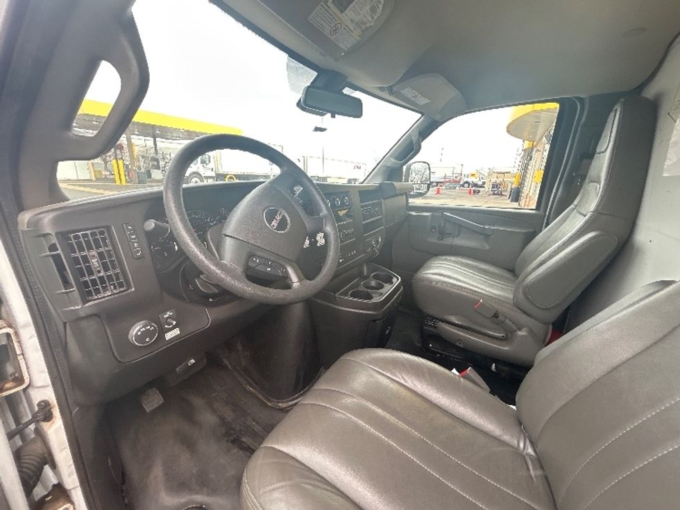 Light Duty Box Truck-Light and Medium Duty Trucks-GMC-2021-Savana G33503-Springfield-MO-118,979\n\t\tmiles-$ 26,500 - Image 14
