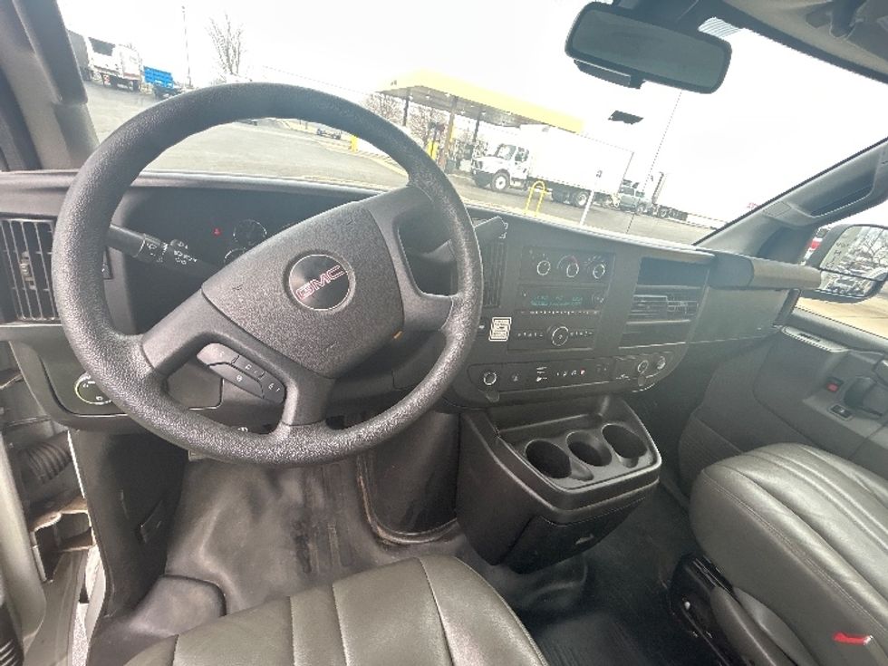 Light Duty Box Truck-Light and Medium Duty Trucks-GMC-2021-Savana G33503-Springfield-MO-118,979\n\t\tmiles-$ 26,500 - Image 15