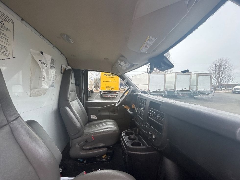 Light Duty Box Truck-Light and Medium Duty Trucks-GMC-2021-Savana G33503-Springfield-MO-118,979\n\t\tmiles-$ 26,500 - Image 18