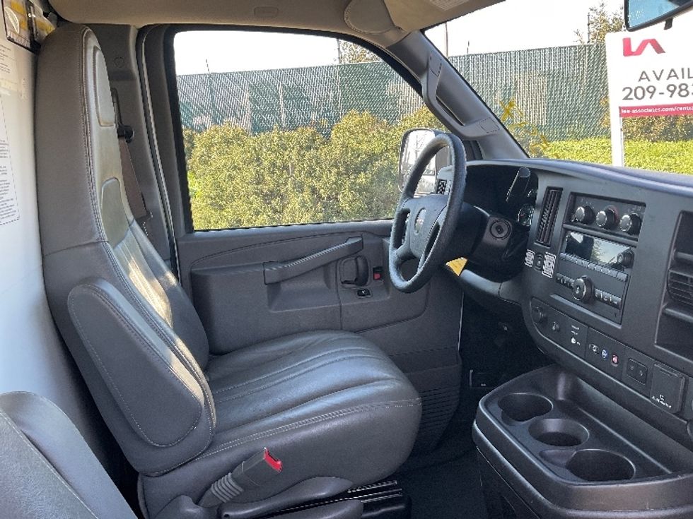 Light Duty Box Truck-Light and Medium Duty Trucks-GMC-2021-Savana G33503-Stockton-CA-109,209\n\t\tmiles-$ 29,000 - Image 20