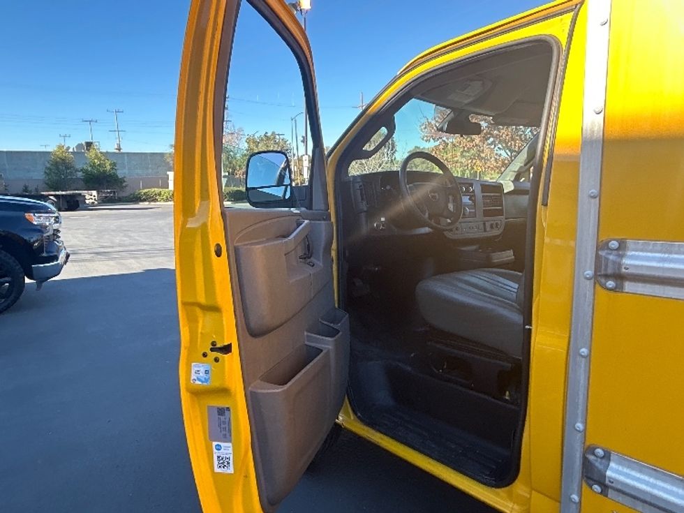 Light Duty Box Truck-Light and Medium Duty Trucks-GMC-2021-Savana G33503-Sun Valley-CA-103,032\n\t\tmiles-$ 27,250 - Image 16