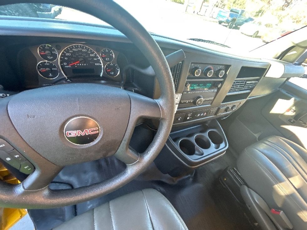 Light Duty Box Truck-Light and Medium Duty Trucks-GMC-2021-Savana G33503-Sun Valley-CA-103,032\n\t\tmiles-$ 27,250 - Image 17