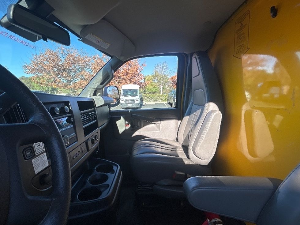 Light Duty Box Truck-Light and Medium Duty Trucks-GMC-2021-Savana G33503-Sun Valley-CA-103,032\n\t\tmiles-$ 27,250 - Image 19