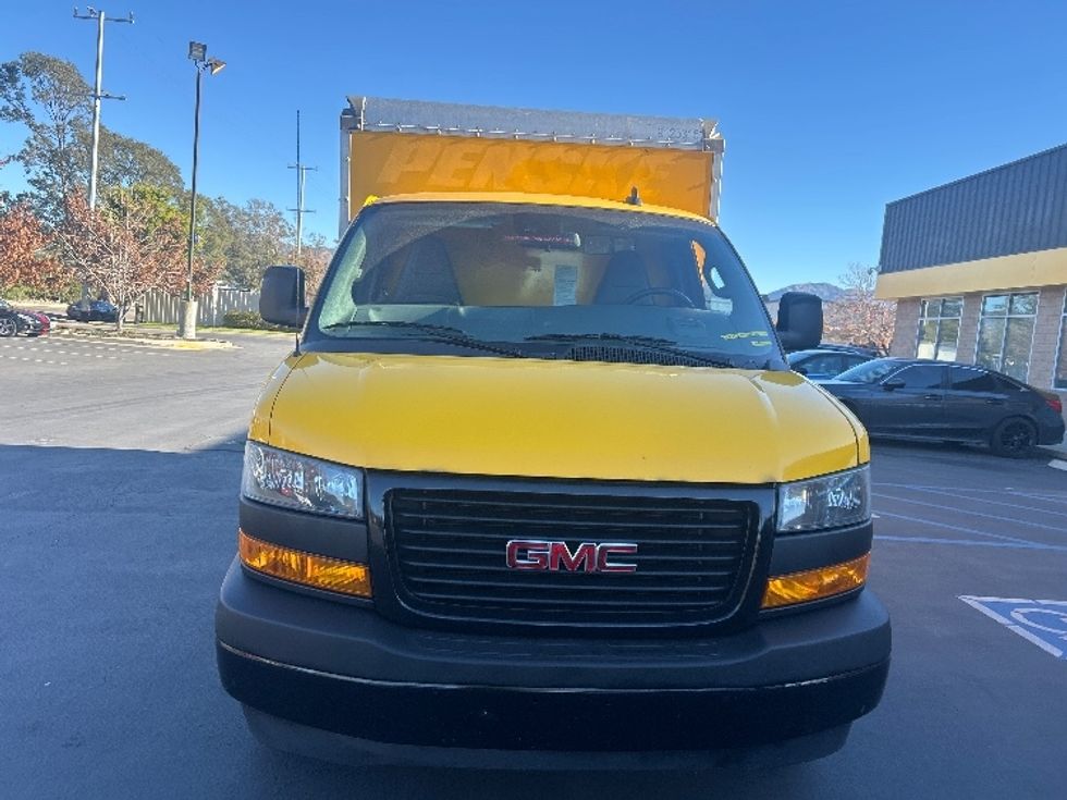 Light Duty Box Truck-Light and Medium Duty Trucks-GMC-2021-Savana G33503-Sun Valley-CA-103,032\n\t\tmiles-$ 27,250 - Image 2