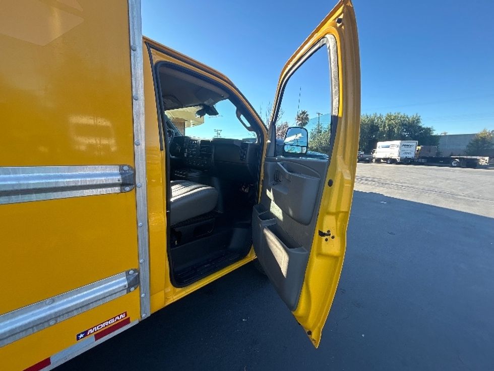 Light Duty Box Truck-Light and Medium Duty Trucks-GMC-2021-Savana G33503-Sun Valley-CA-103,032\n\t\tmiles-$ 27,250 - Image 20