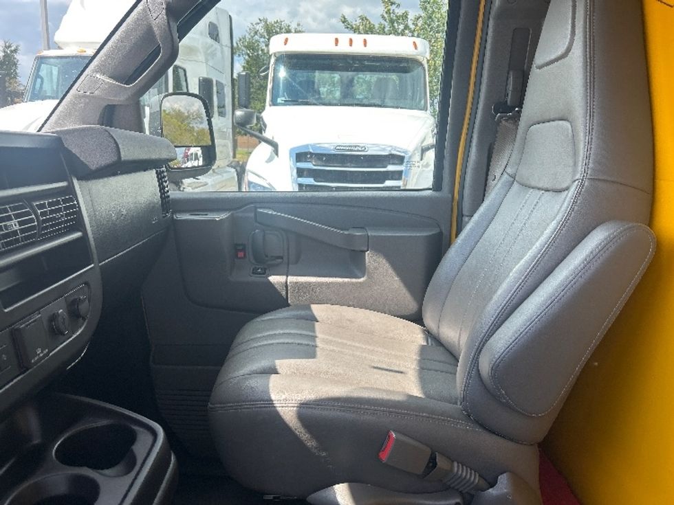 Light Duty Box Truck-Light and Medium Duty Trucks-GMC-2021-Savana G33503-Swedesboro-NJ-120,143\n\t\tmiles-$ 21,500 - Image 17