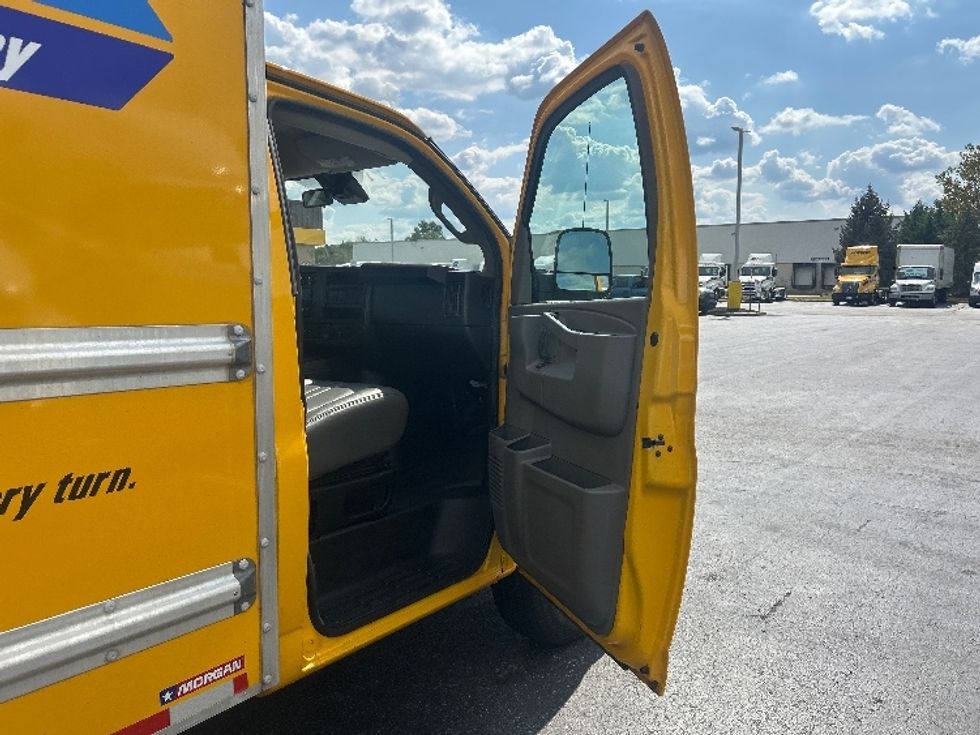 Light Duty Box Truck-Light and Medium Duty Trucks-GMC-2021-Savana G33503-Swedesboro-NJ-120,143\n\t\tmiles-$ 21,500 - Image 18