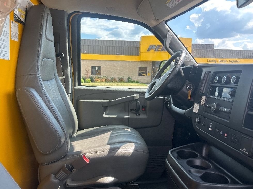 Light Duty Box Truck-Light and Medium Duty Trucks-GMC-2021-Savana G33503-Swedesboro-NJ-120,143\n\t\tmiles-$ 21,500 - Image 20